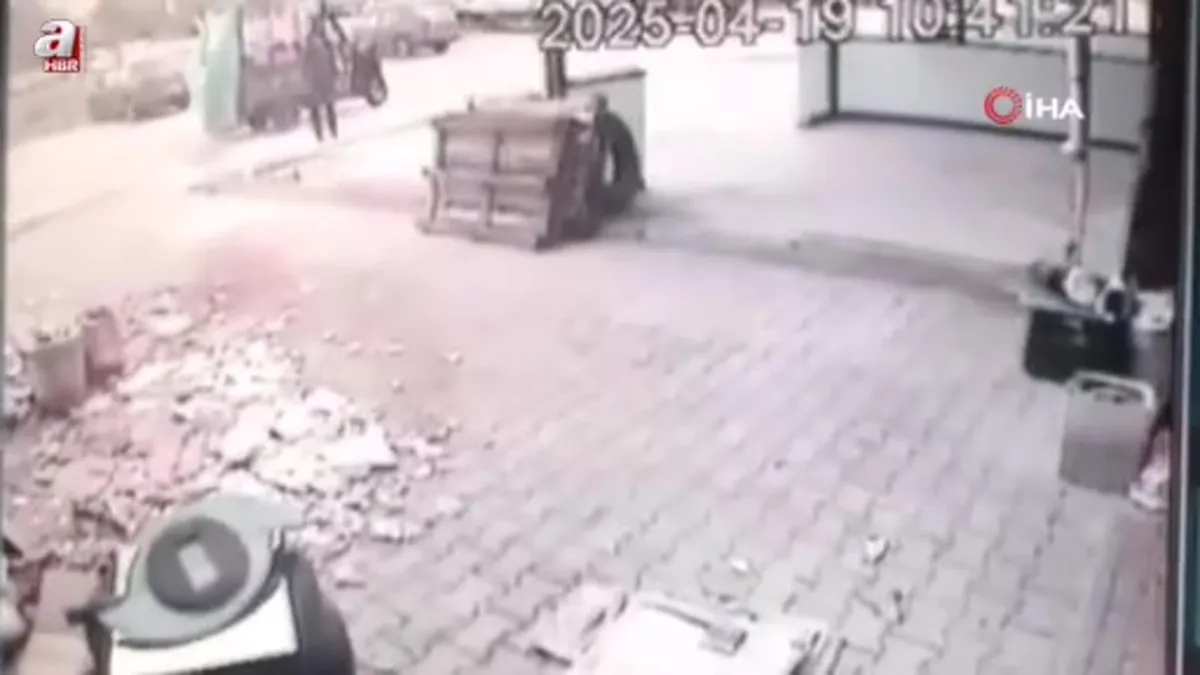 Rahat tavırlarla hırsızlık kamerada