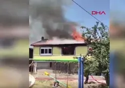 Afyonkarahisar'da 2 katlı evde yangın paniği