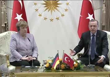 Erdoğan'dan Merkel'e ders gibi yanıt
