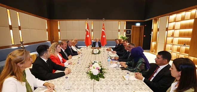 Ahlat Külliyesi’nde önemli kabul: Başkan Erdoğan, Kültür ve Sanat Politikaları Kurulu üyeleri ile görüştü