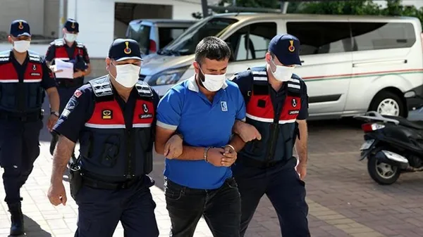 antalyada-vahset-kayip-dedigi-esini-oldurup-is-makinesiyle-araziye-gommus-1621769544679.jpeg Antalya'da vahşet! 'Kayıp' dediği eşini öldürüp iş makinesiyle araziye gömmüş! - 1