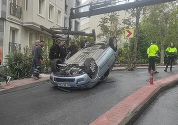 Takla atan araçtan son anda kurtuldu! Yer: Beyoğlu