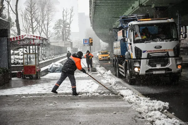 istanbul-aybar-kar-firtinasina-hazir-istanbul-valiligi-tedbirleri-tek-tek-acikladi-1646744615049.jpg İstanbul Aybar kar fırtınasına hazır! İstanbul Valiliği tedbirleri tek tek açıkladı