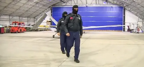 İHA üssünde pilotların çalışmaları görüntüledi! Selçuk Bayraktar paylaştı... - 2