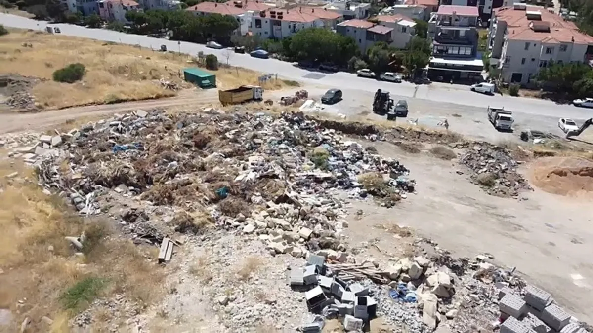 Foça'da isyan ettiren manzara! Moloz ve çöp yığını