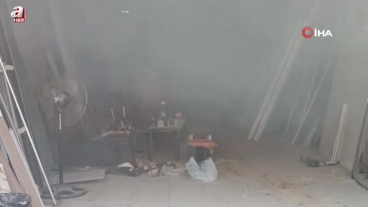 Şanlıurfa'da tutuşan talaş iş yerini yaktı