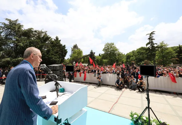 Başkan Recep Tayyip Erdoğan’dan Menderes’in kabrine ziyaret: Ülkemizle ilgili karanlık hevesler başarıya ulaşamadı