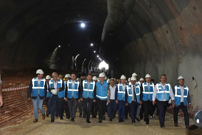 Ulaştırma ve Altyapı Bakanı Adil Karaismailoğlu: Ankara-Bursa ve Bursa-İstanbul arası 2 saat 15 dakika olacak