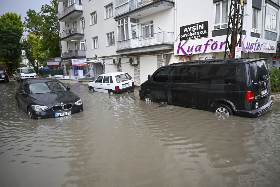 İstanbul ve Ankara'da sağanak sonrası su baskını: Başkent'te bir kişi hayatını kaybetti - 2