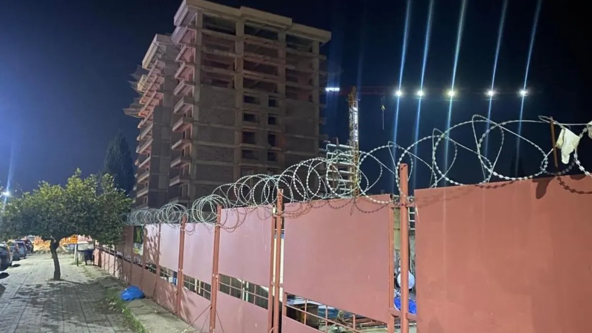 Manisa'da feci kaza: İşçinin üzerine demir kalıp düştü