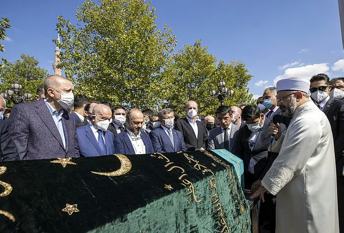 Son dakika: Oğuzhan Asiltürk'ün vefatı sonrası Saadet Partisi YİK Başkanlığına Temel Karamollaoğlu seçildi - 2