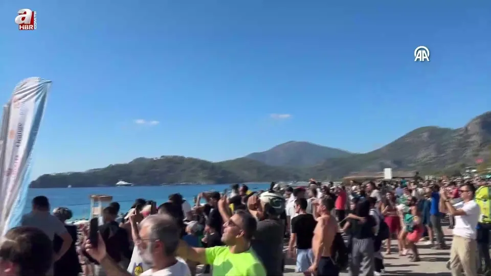 Gökyüzünü gören telefona sarıldı