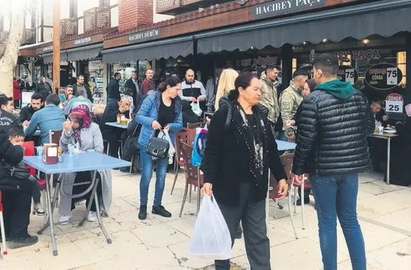 kahramanmarasta-dukkanlar-birer-birer-kepenk-aciyor-esnaf-kararli-yeniden-ayaga-kalkacagiz-1679637493713.jpg Kahramanmaraş’ta dükkanlar birer birer kepenk açıyor! Esnaf kararlı: Yeniden ayağa kalkacağız - 3