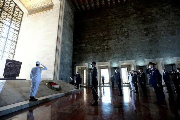 Milli Savunma Bakanı Hulusi Akar'dan OYAK Genel Kurulu öncesi Anıtkabir'e ziyaret - 1