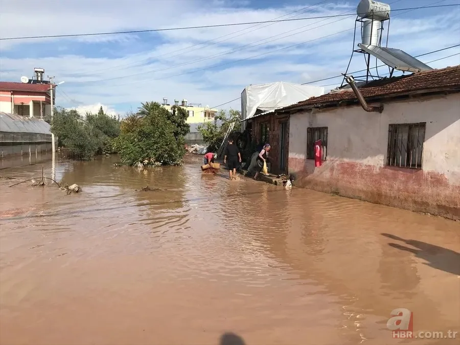 Antalya'da kuvvetli yağış sele neden oldu: Acı haber geldi! Kumluca ve Finike'de eğitime 1 gün ara verildi | Hayati uyarı 12
