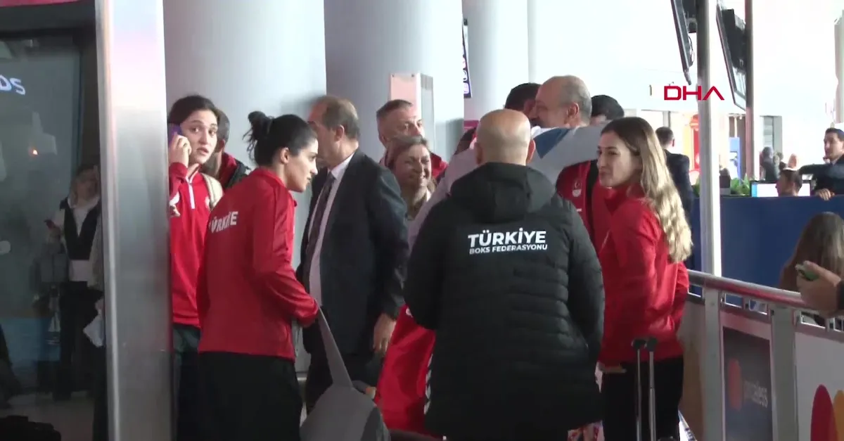 Dünya üçüncüsü boks takımı yurda döndü