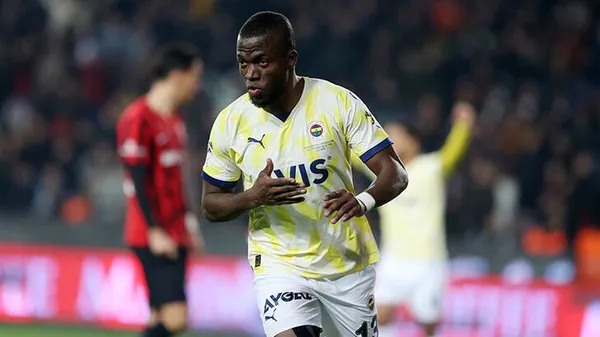 Fenerbahçe’ye derbi öncesi müjde! Enner Valencia takımla birlikte çalıştı...
