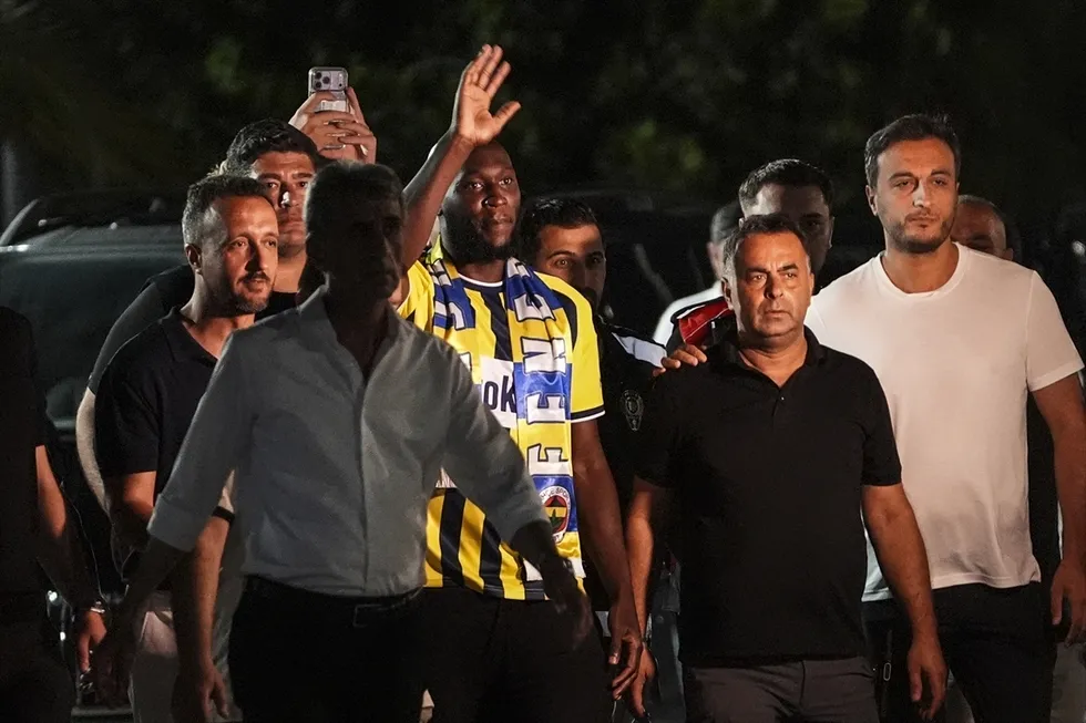 fenerbahceden-lukaku-bombasi-transfer-resmen-duyuruldu-yildiz-futbolcu-istanbulda-1786568328555.jpg Fenerbahçe'den Lukaku bombası! Transfer resmen duyuruldu! Yıldız futbolcu İstanbul'da - 2