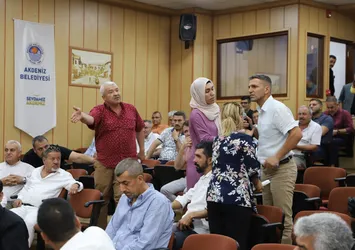 Akdeniz Belediye Meclisi'nde HDP'lilerden İstiklal Marşı provokasyonu! CHP'liler Öcalan propagandasına sessiz kaldı