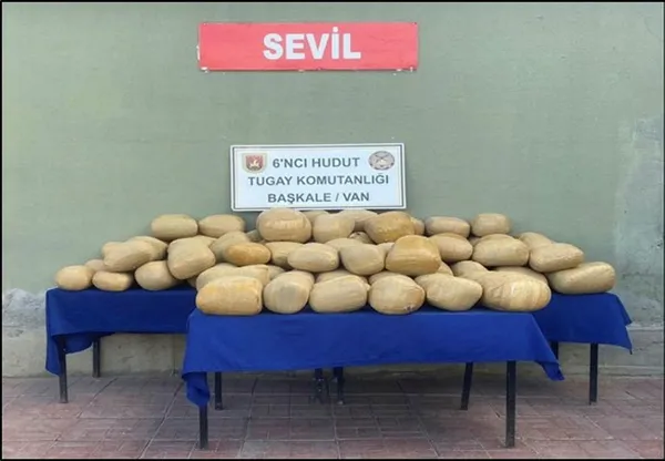 son-dakika-milli-savunma-bakanligi-duyurdu-van-sinirinda-364-kilo-toz-esrar-ele-gecirildi-1663920920834.jpg Son dakika: Milli Savunma Bakanlığı duyurdu: Van sınırında 364 kilo toz esrar ele geçirildi - 1