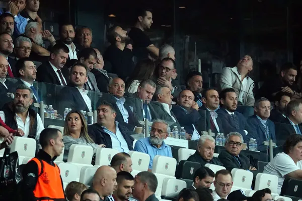 TFF Başkanı Mehmet Büyükekşi’ye soğuk duş! Beşiktaş taraftarının tezahüratları sonrası tribünleri terk etti