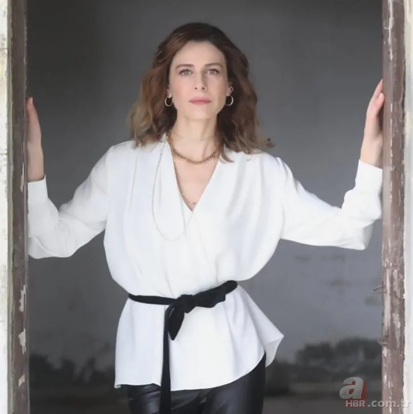 Ben Bu Cihana Sığmazam'ın Leyla'sı Ebru Özkan'ın eşi de çok ünlü! Kurtlar Vadisi'nin yıldızıyla evliymiş... 3