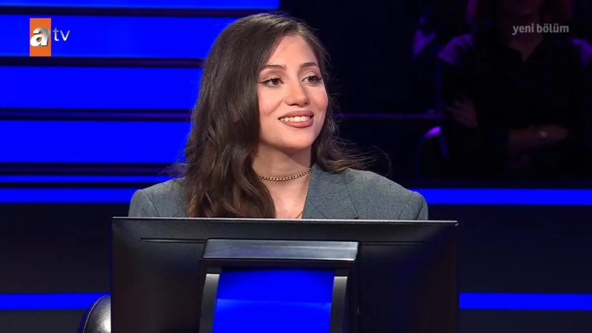 Milyoner'de gülümseten anlar! Tarih sorusu yarışmacıya zor anlar yaşattı: Keşke biri göz kırpsa