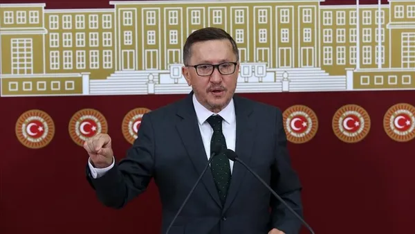 İBB Meclisi saygı duruşu ve İstiklal Marşı ile başladı