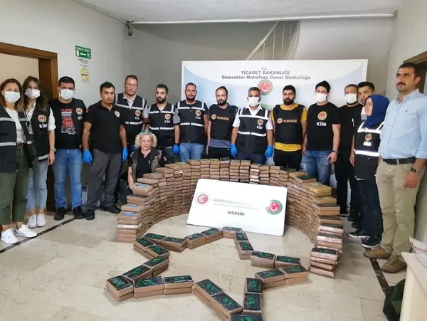 muz-yuklu-konteynerden-463-kilo-kokain-cikti-1624432064651.jpg Muz yüklü konteynerden 463 kilo kokain çıktı - 4