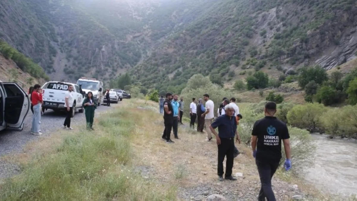 Hakkari'de korkunç kaza! Valilik acı haberi duyurdu: Yaralanan polis memuru şehit oldu