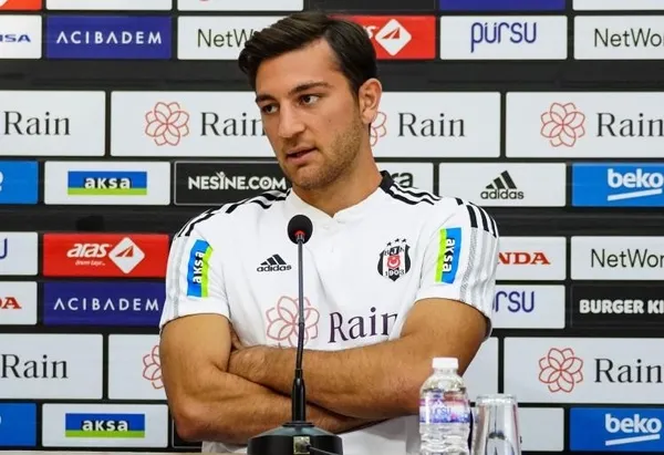 besiktasin-oyuncusuna-trafikte-saldiri-bacagindan-yaralandi-emrecan-uzunhan-uzun-sure-sahalardan-uzak-kalacak-1690055869980.jpg Beşiktaş'ın oyuncusuna trafikte saldırı! Bacağından yaralandı! Emrecan Uzunhan uzun süre sahalardan uzak kalacak - 3