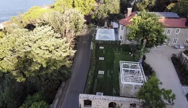 istanbulun-en-kiymetli-yerine-ibb-santiyesi-chpli-imamogluna-tepki-100-yillik-tas-konak-lojman-mi-olacak-1628775531990.jpg İstanbul'un en kıymetli yerine İBB şantiyesi! CHP'li İmamoğlu'na tepki! 100 yıllık taş konak lojman mı olacak? - 1