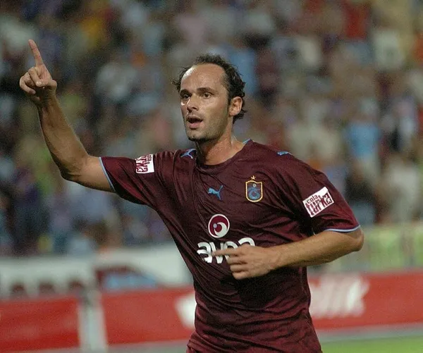 eski-futbolcu-ersen-martin-kalp-krizi-gecirdi-0rh-kan-araniyor-1651836792997.jpeg Eski futbolcu Ersen Martin kalp krizi geçirdi! 0RH- kan aranıyor - 1