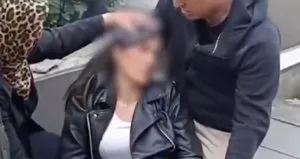 İBB’nin reklam panosu yolcunun üzerine düştü