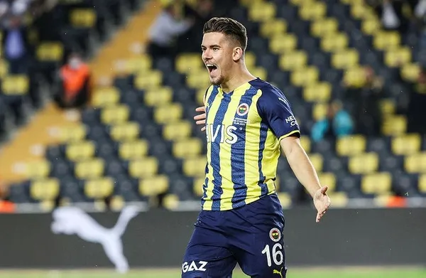 trabzonspor-pusuda-bekliyor-ferdi-kadioglu-icin-hamle-gelecek-1641051969007.jpeg Trabzonspor'dan Ferdi Kadıoğlu hamlesi! Fırtına pusuda bekliyor - 3
