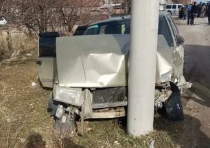 Otomobil mopede çarptı: Anne öldü oğlu ağır yaralandı