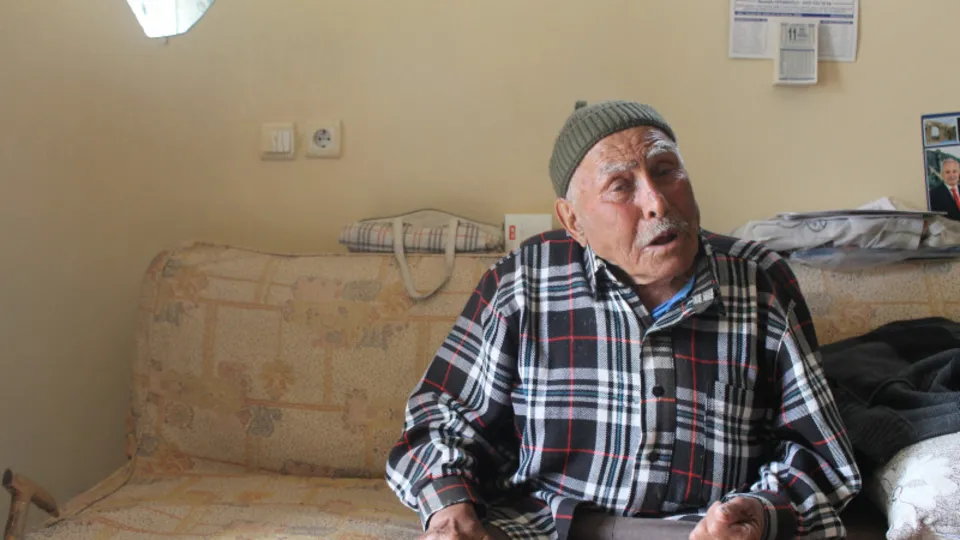 86 yaşındaki Mustafa dedenin tek hayali ölmeden önce boşanmak