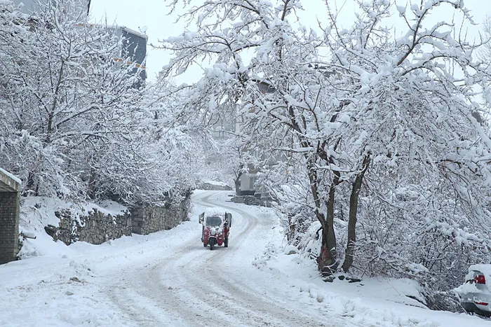 yeni-soguk-hava-dalgasi-yurda-giris-yapti-meteoroloji-uyardi-1735364932561.jpeg Meteoroloji'den birçok ile kar ve sağanak yağışı uyarısı (AA)