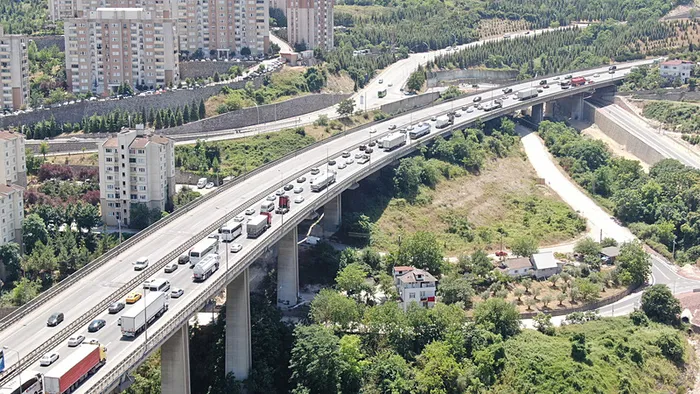 Bayram tatilinin son gününde trafik yoğunluğu! Kuyruğun başı var sonu yok - 2