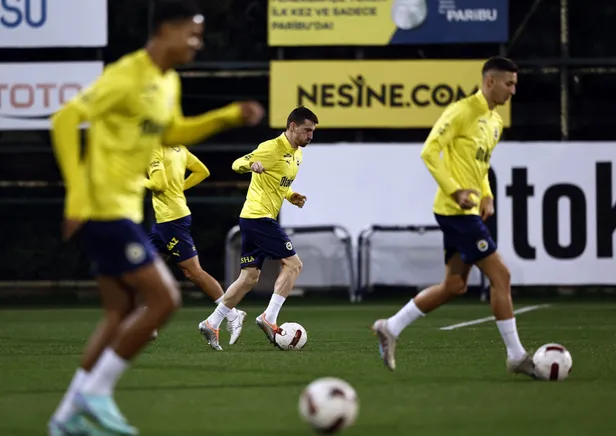 fenerbahce-sivasspor-maci-canli-izle-4-aralik-sali-fb-sivasspor-kesintisiz-sifresiz-full-hd-anlik-izleme-ekran-1701704640507.jpg Fenerbahçe-Sivasspor maç sonucu | 4 Aralık FB-Sivasspor maçı kaç kaç bitti? - 1