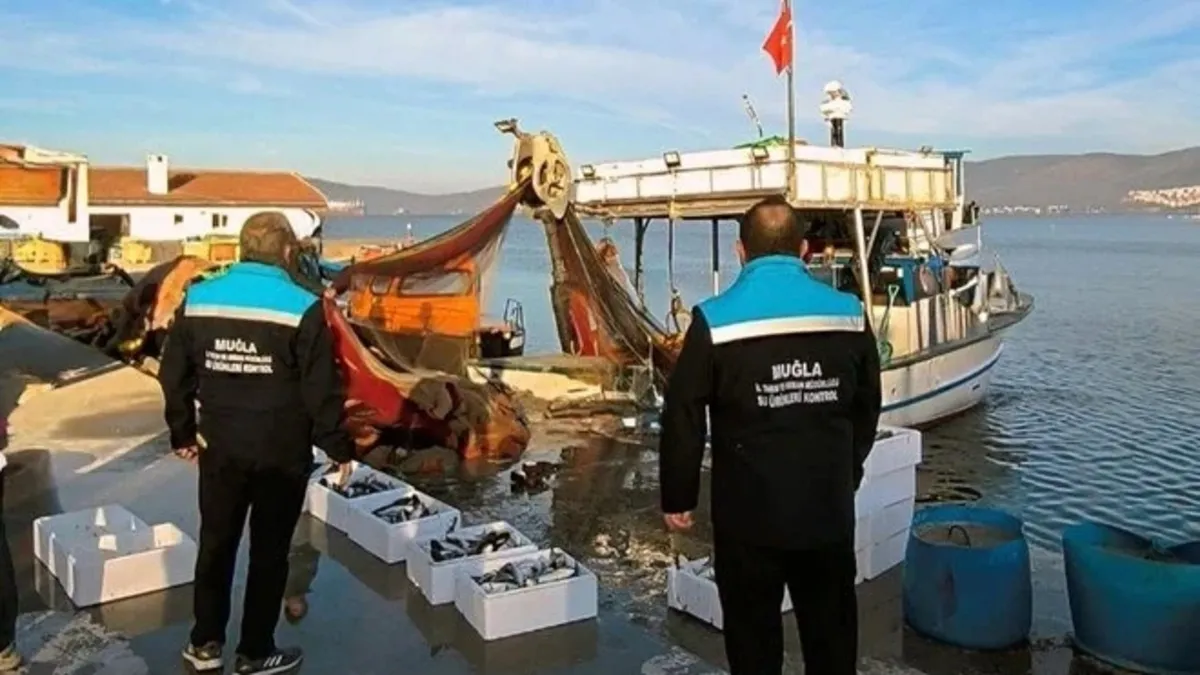 Yasak ağ ile avlanan balıklara el konuldu