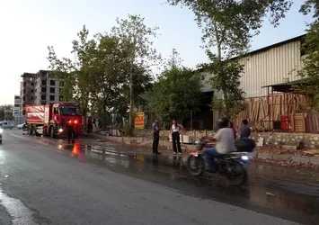 Antalya’da mobilya atölyesinde çıkan yangın büyümeden söndürüldü