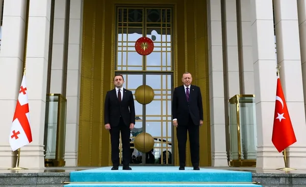 Gürcistan Başbakanı Irakli Garibashvili Ankara'da! Başkan Erdoğan Külliye'de resmi törenle karşıladı - 1