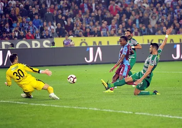 Trabzonspor iki puanı son anlarda bıraktı