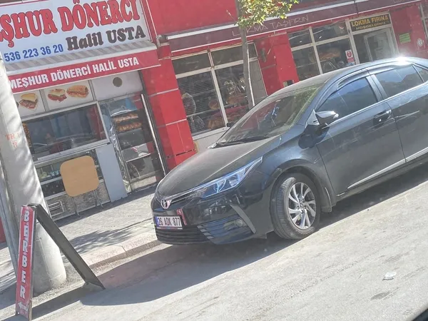 Esnafa yardım yapmak yerine makam arabası aldı