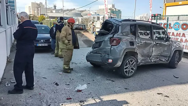 otomobilin-carptigi-cip-devrildi-feci-kaza-kamerada-1619506466328.jpg Otomobilin çarptığı cip devrildi! Feci kaza kamerada - 1