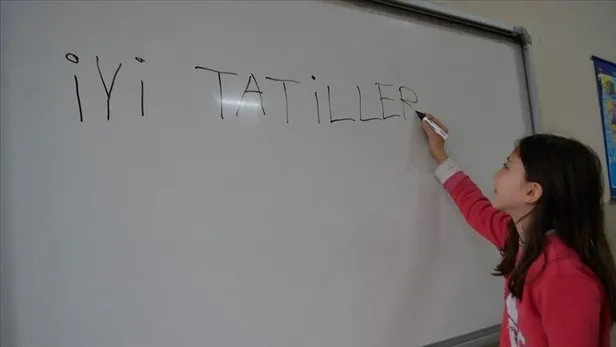 yariyil-tatili-ne-zaman-basliyor-okullar-ne-zaman-kapaniyor-15-gun-tatil-ne-zaman-2022-2023-meb-takvimi-1670140546106.jpg 15 gün tatil ne zaman? Yarıyıl tatili ne zaman başlıyor? Okullar ne zaman kapanıyor? 2022-2023 MEB TAKVİMİ - 4
