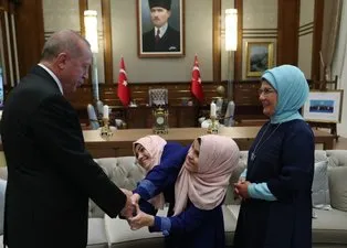 Başkan Erdoğan ve eşi Emine Erdoğan, siyam ikizlerini kabul etti