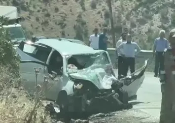 Bitlis’te otomobille tır çarpıştı: 4 yaralı
