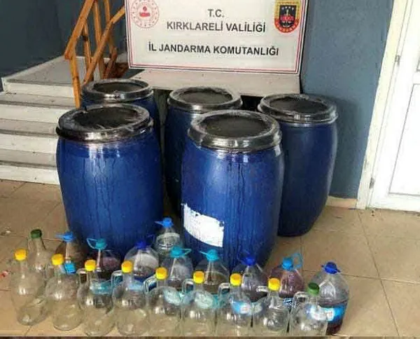 kirklarelide-sahte-icki-operasyonu-6-kisi-gozaltinda-1667988753585.jpg Kırklareli'de sahte içki operasyonu: 6 kişi gözaltında